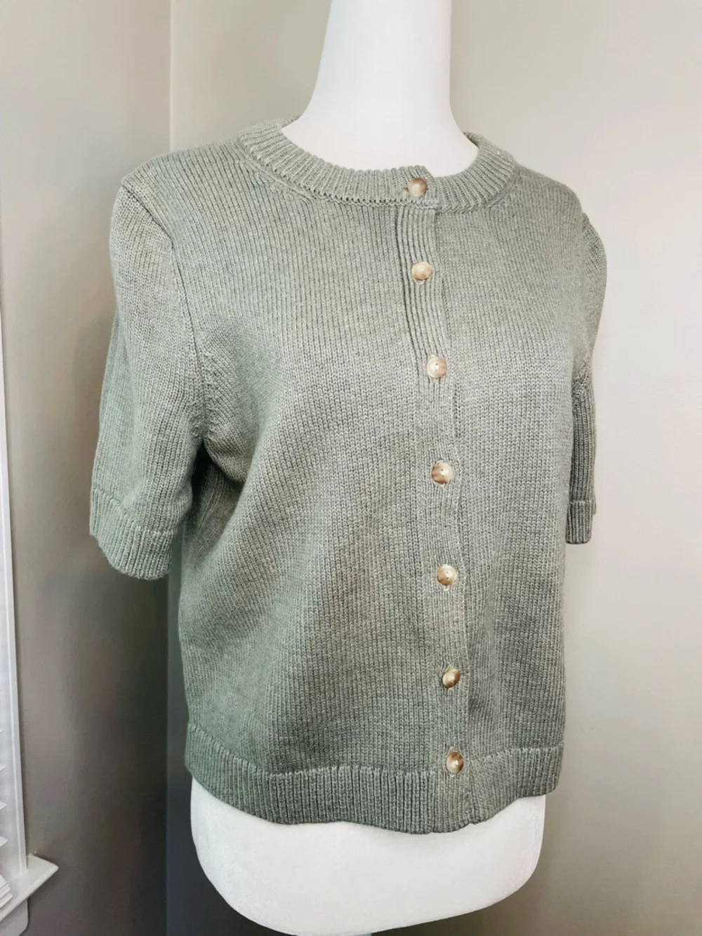 NWT Abercrombie & Fitch Short-Sleeve Crew Cardigan in Frosty Olive - Picture 3 of 7
